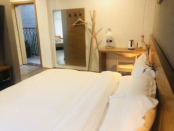 once artistic inn