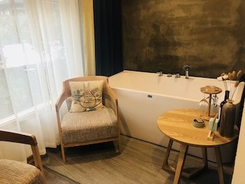 once artistic inn