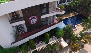 mad monkey siem reap hostel