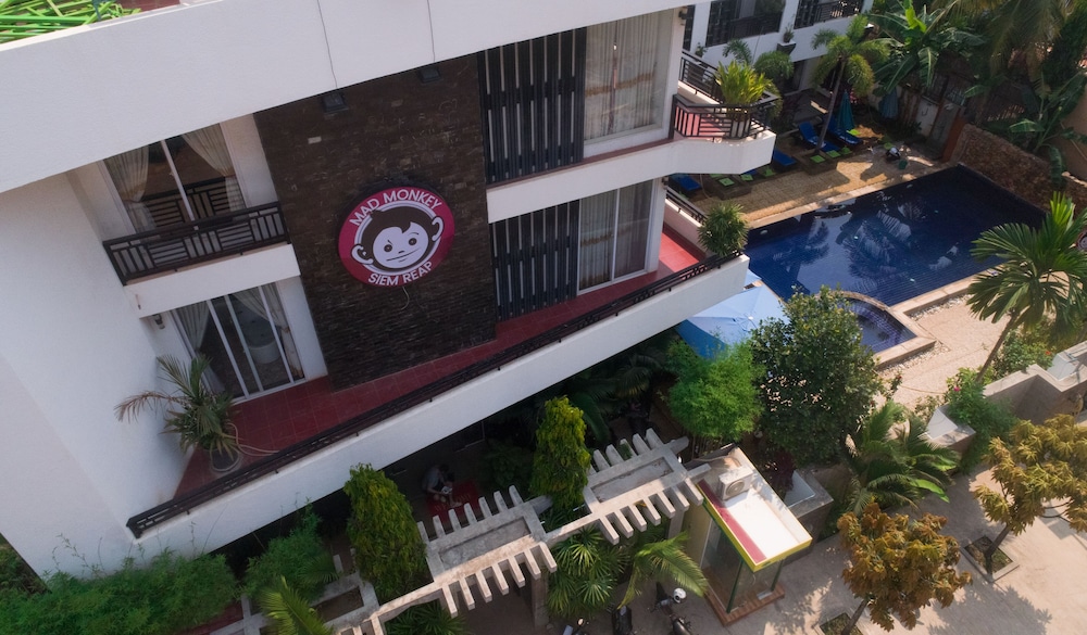 mad monkey siem reap hostel