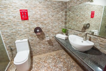 mad monkey siem reap hostel