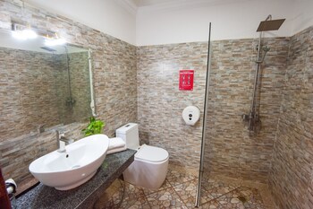 mad monkey siem reap hostel