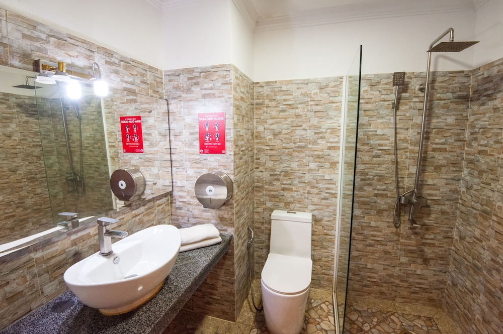 mad monkey siem reap hostel