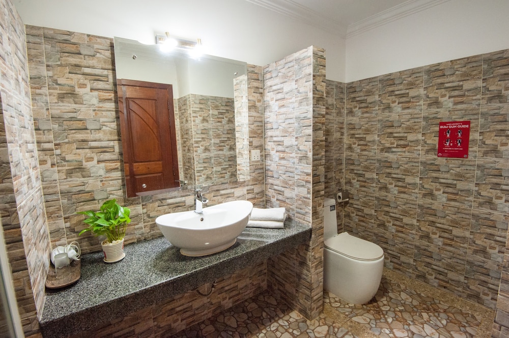 mad monkey siem reap hostel