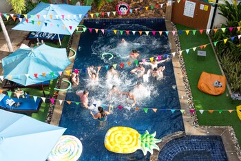 mad monkey siem reap hostel