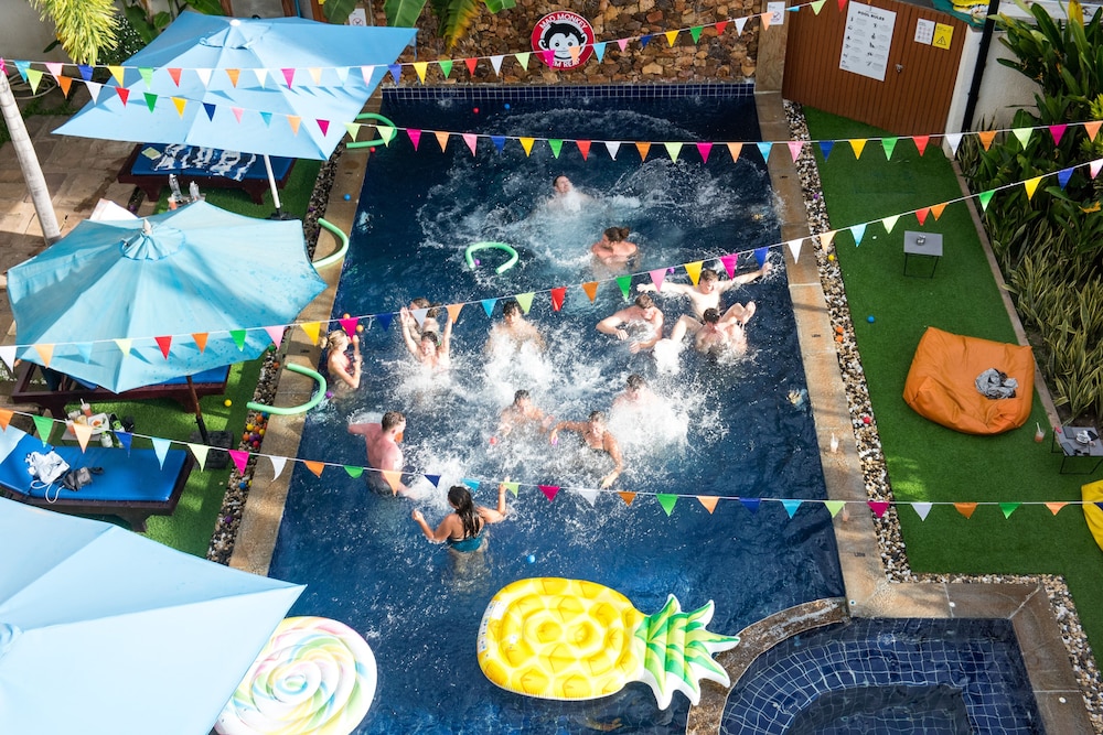 mad monkey siem reap hostel