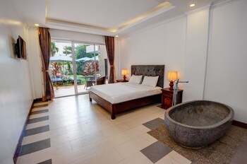 mad monkey siem reap hostel