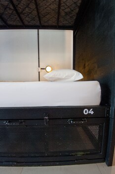 mad monkey siem reap hostel