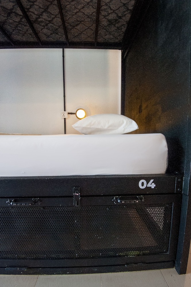 mad monkey siem reap hostel