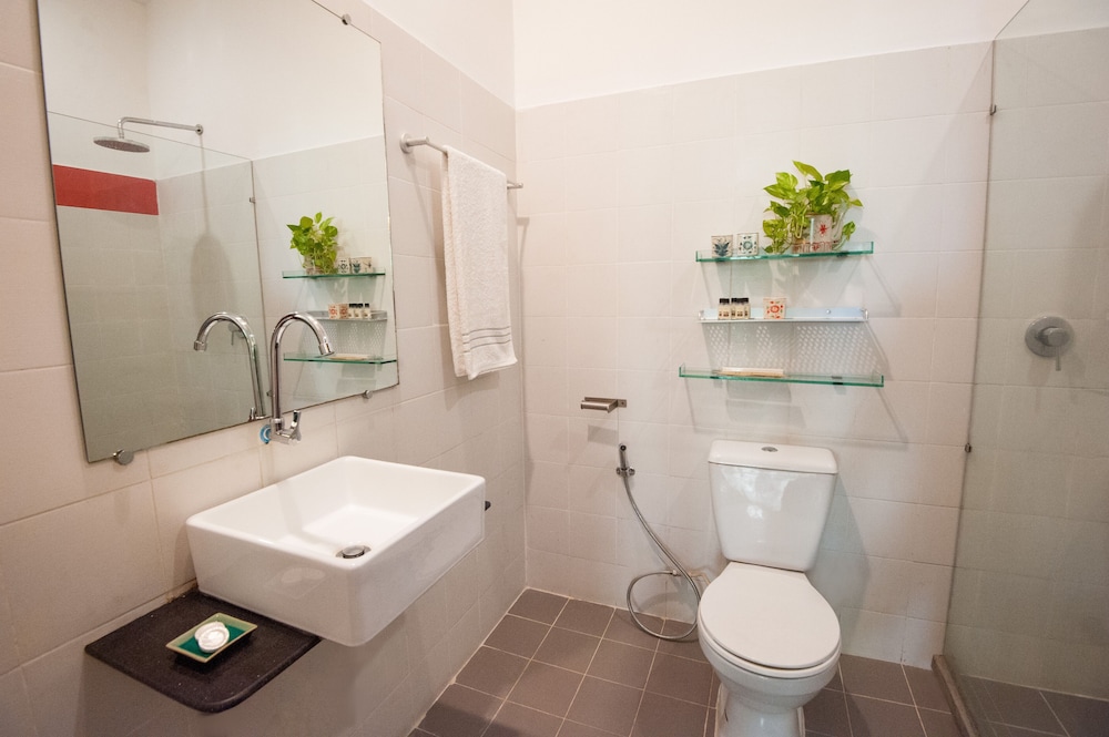 mad monkey phnom penh hostel