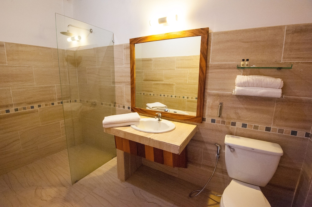 mad monkey phnom penh hostel