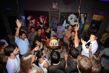 mad monkey phnom penh hostel