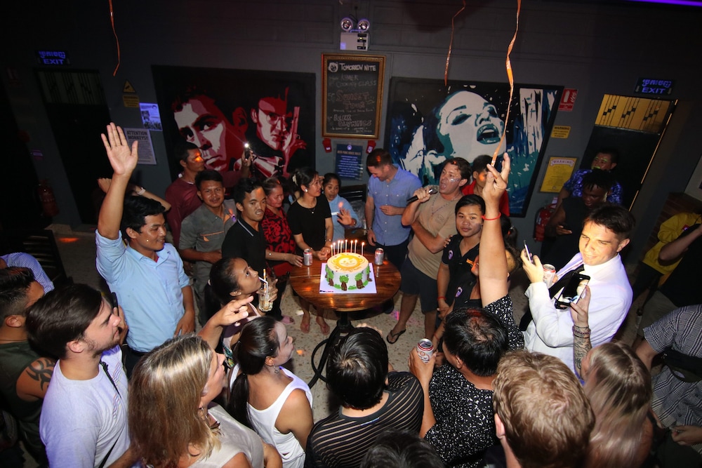 mad monkey phnom penh hostel