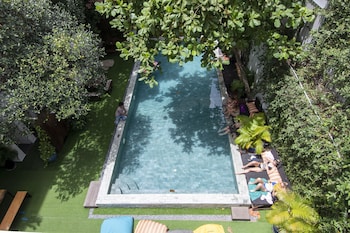 mad monkey phnom penh hostel