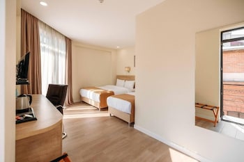 atrium boutique hotel