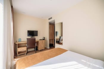 atrium boutique hotel
