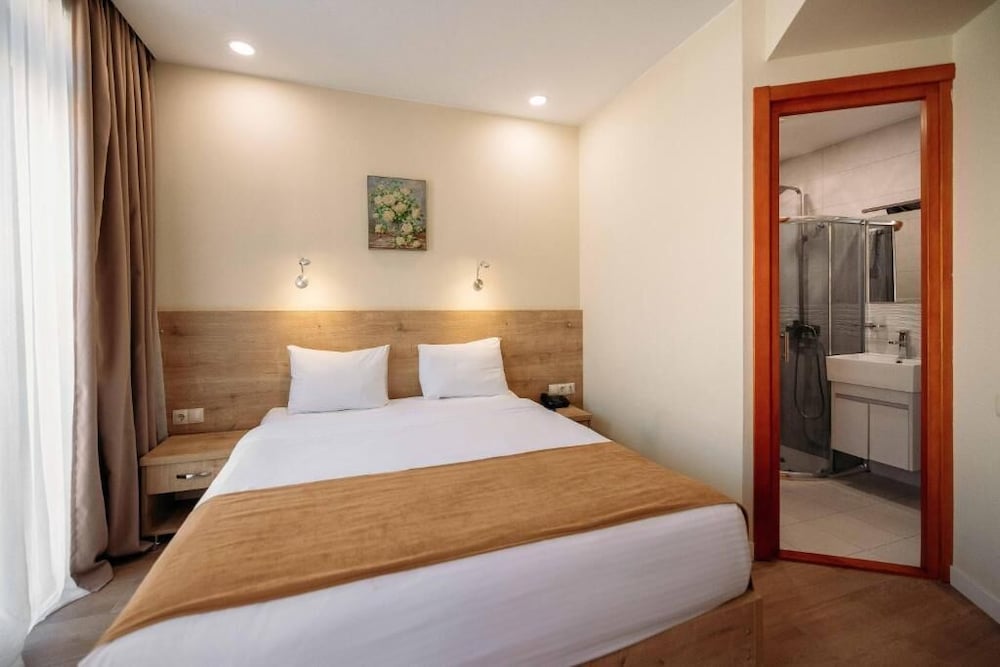 atrium boutique hotel