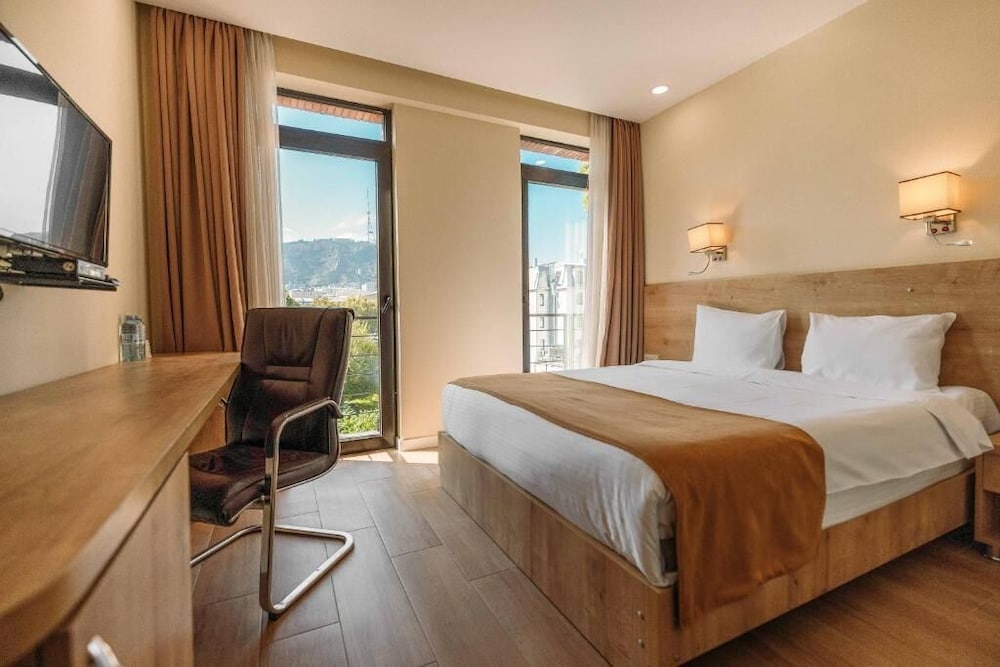 atrium boutique hotel