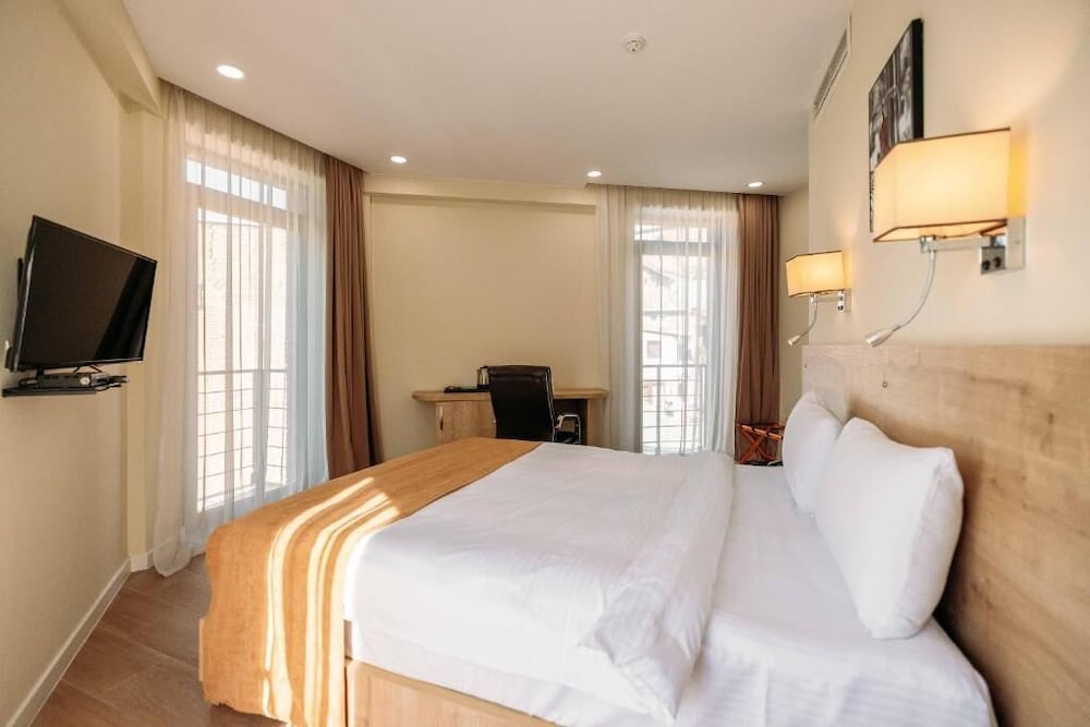 atrium boutique hotel