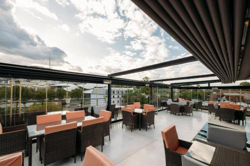 atrium boutique hotel