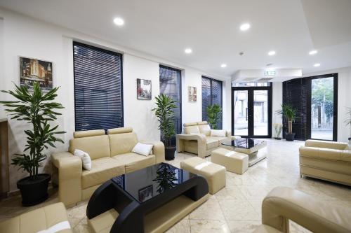atrium boutique hotel