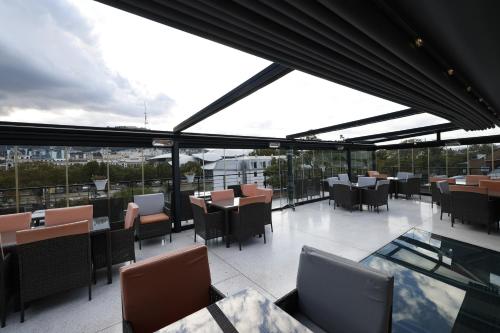 atrium boutique hotel