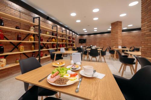 atrium boutique hotel