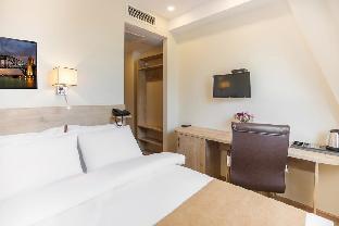 atrium boutique hotel