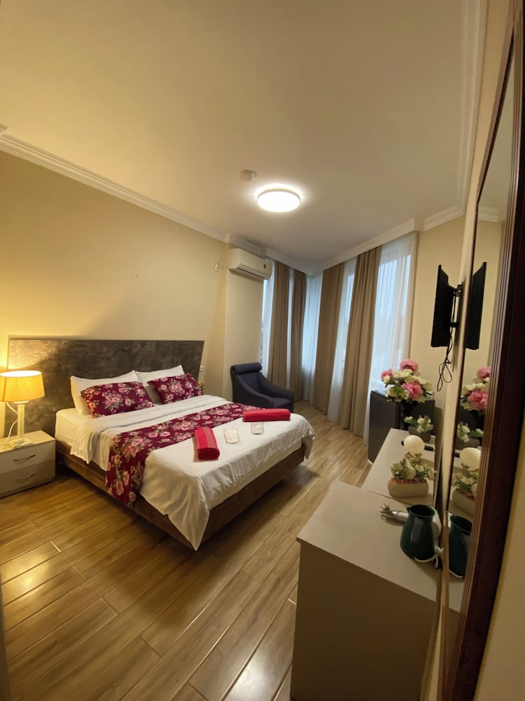 central hotel