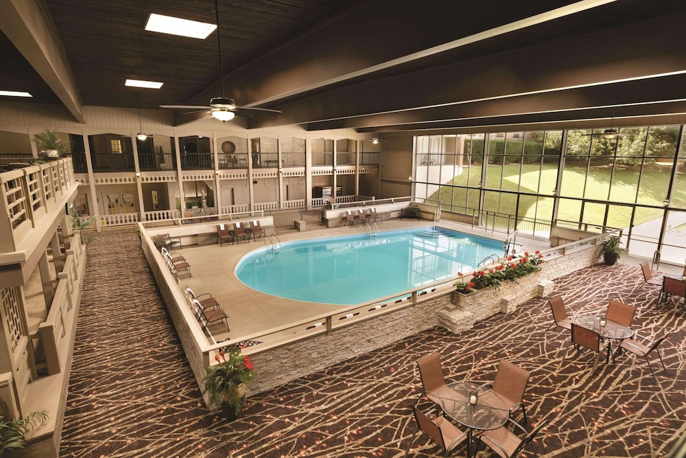 radisson hotel louisville north