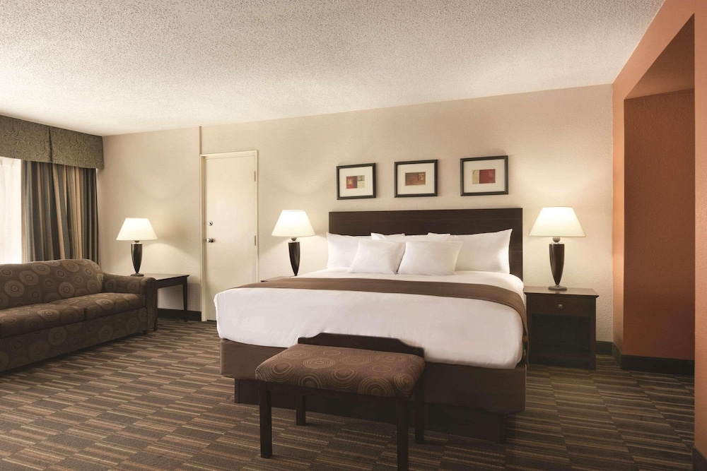 radisson hotel louisville north