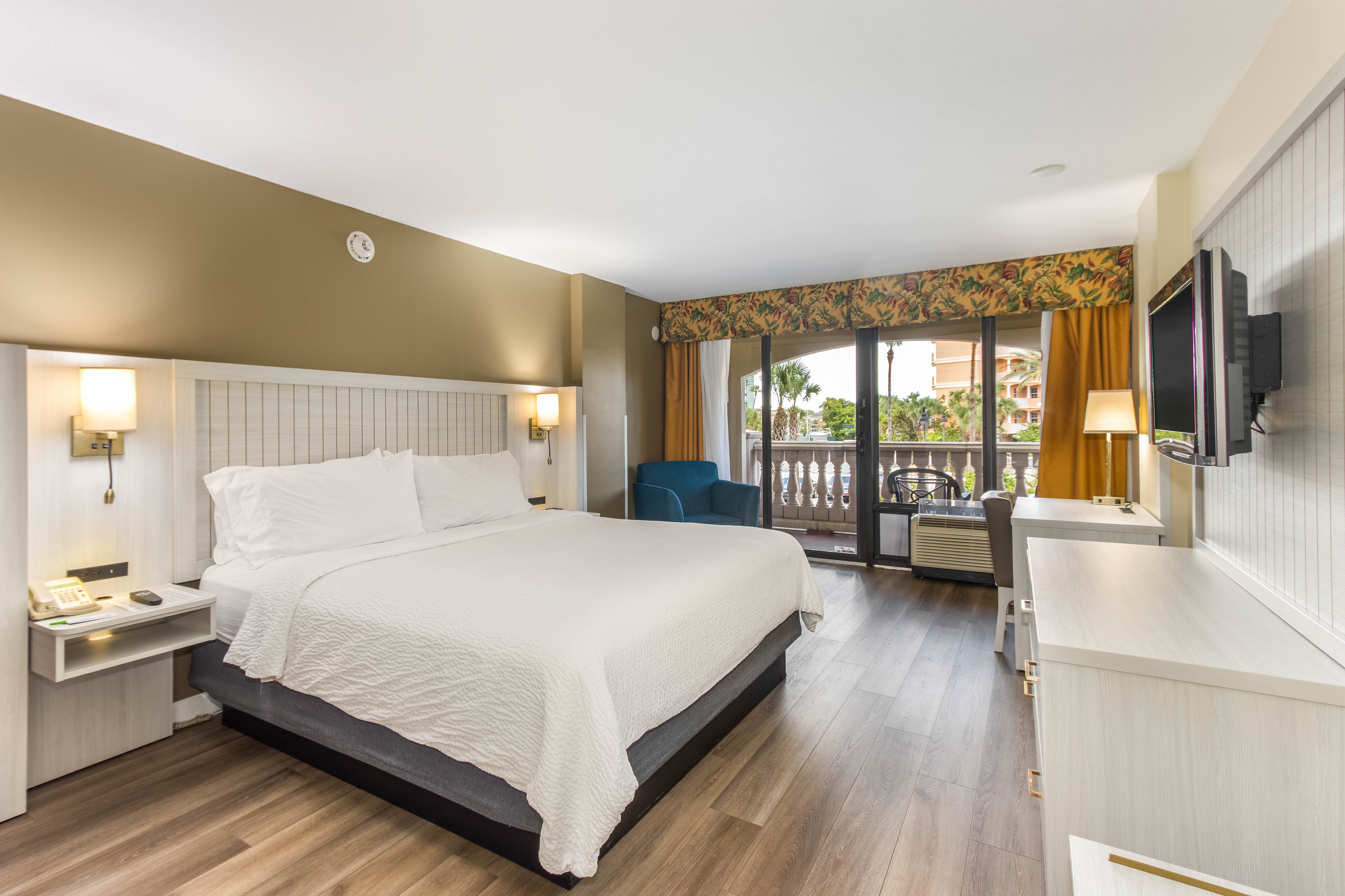 holiday inn and suites clearwater beach by ihg
