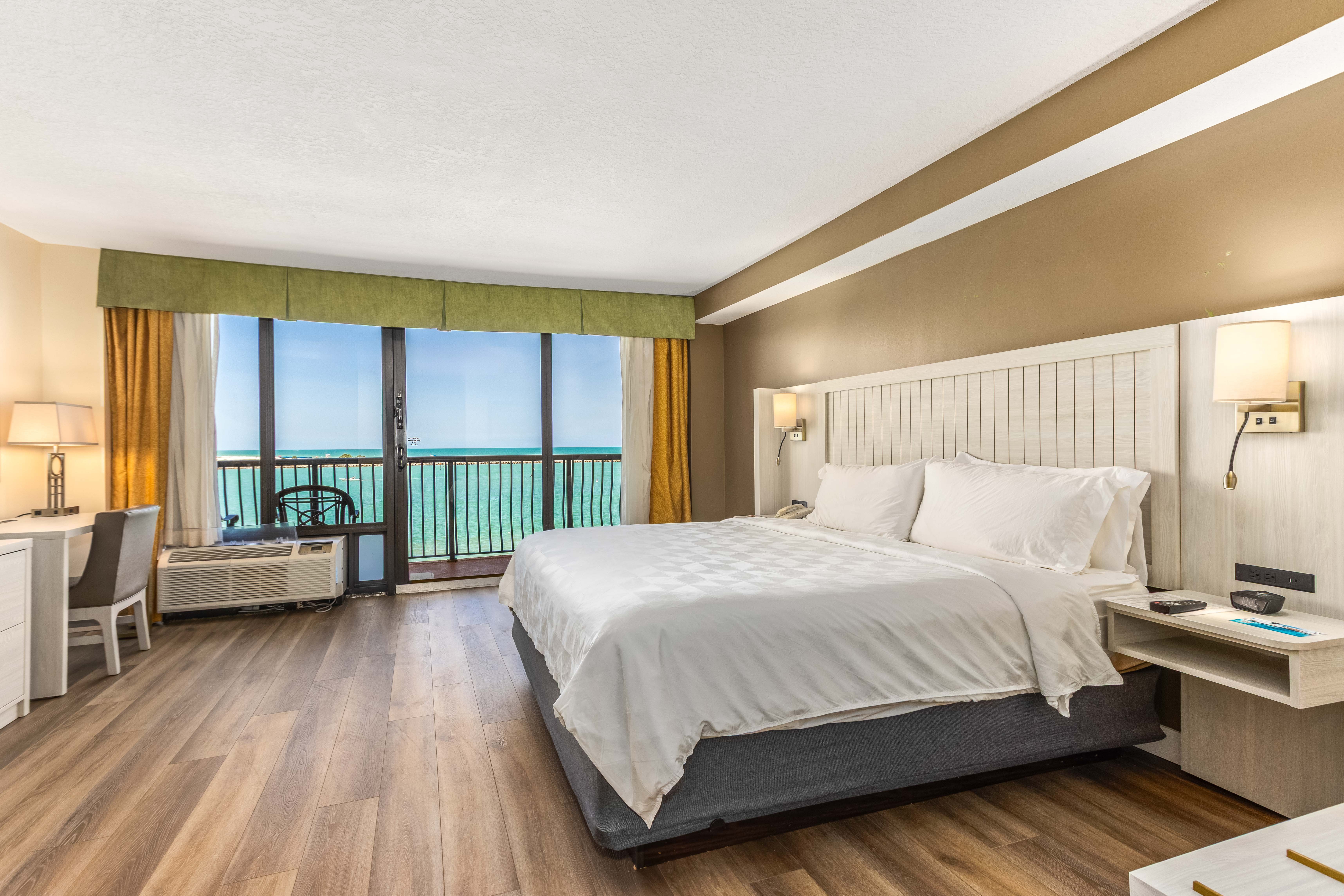 holiday inn and suites clearwater beach by ihg
