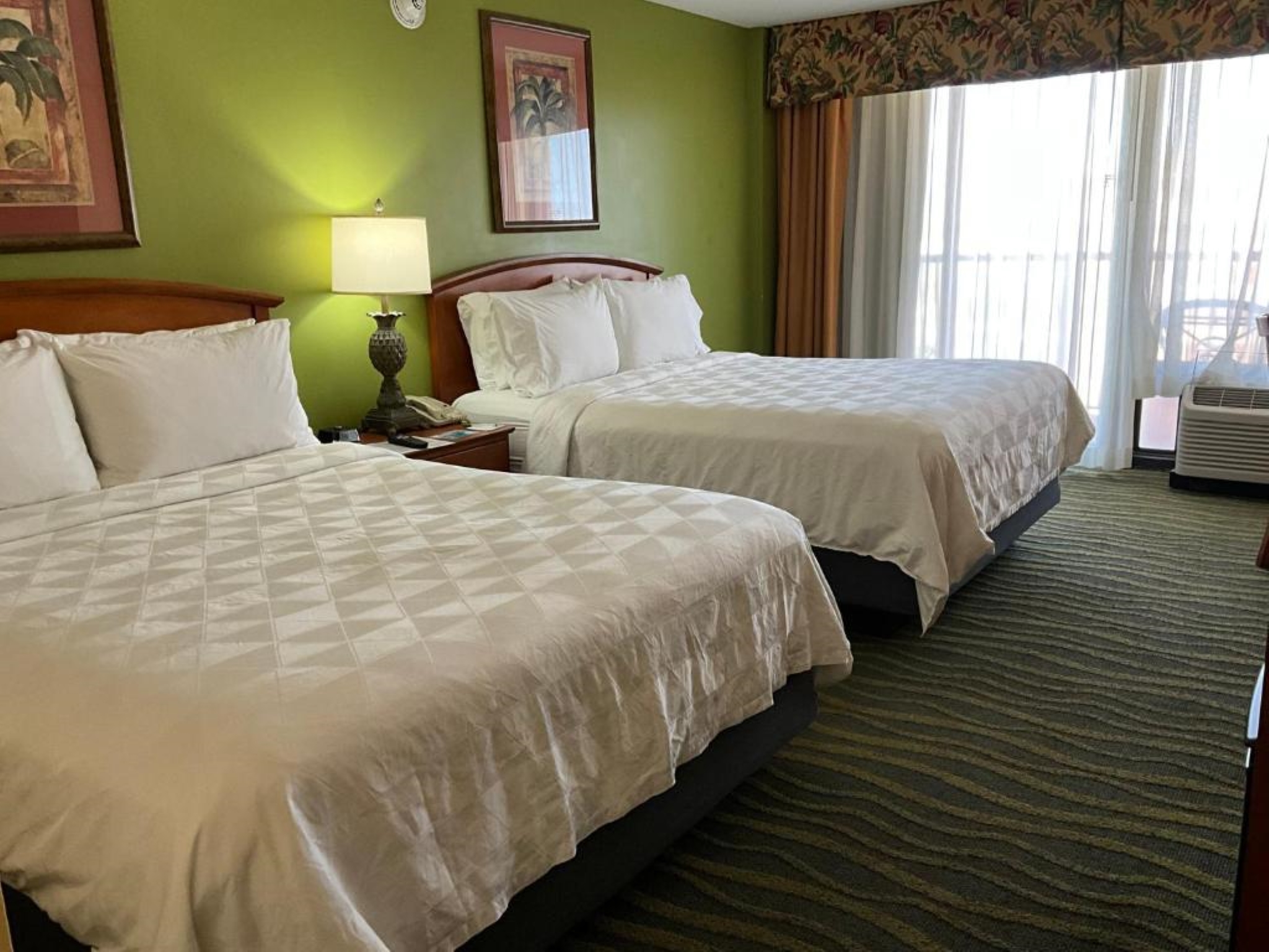 holiday inn and suites clearwater beach by ihg