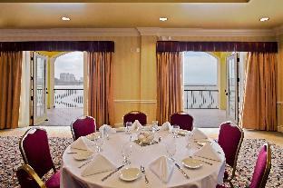 holiday inn and suites clearwater beach by ihg