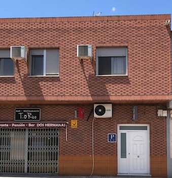 pension dos hermanas