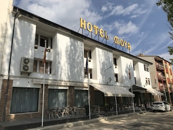 hotel moya landete