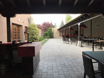 hotel moya landete
