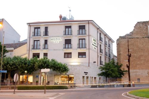 hotel puerta ciudad rodrigo