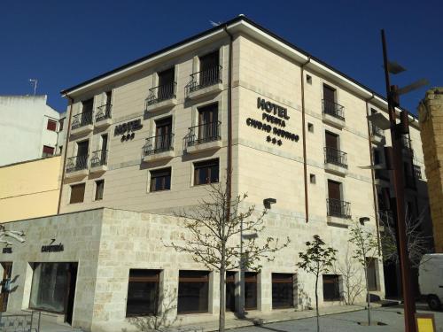 hotel puerta ciudad rodrigo