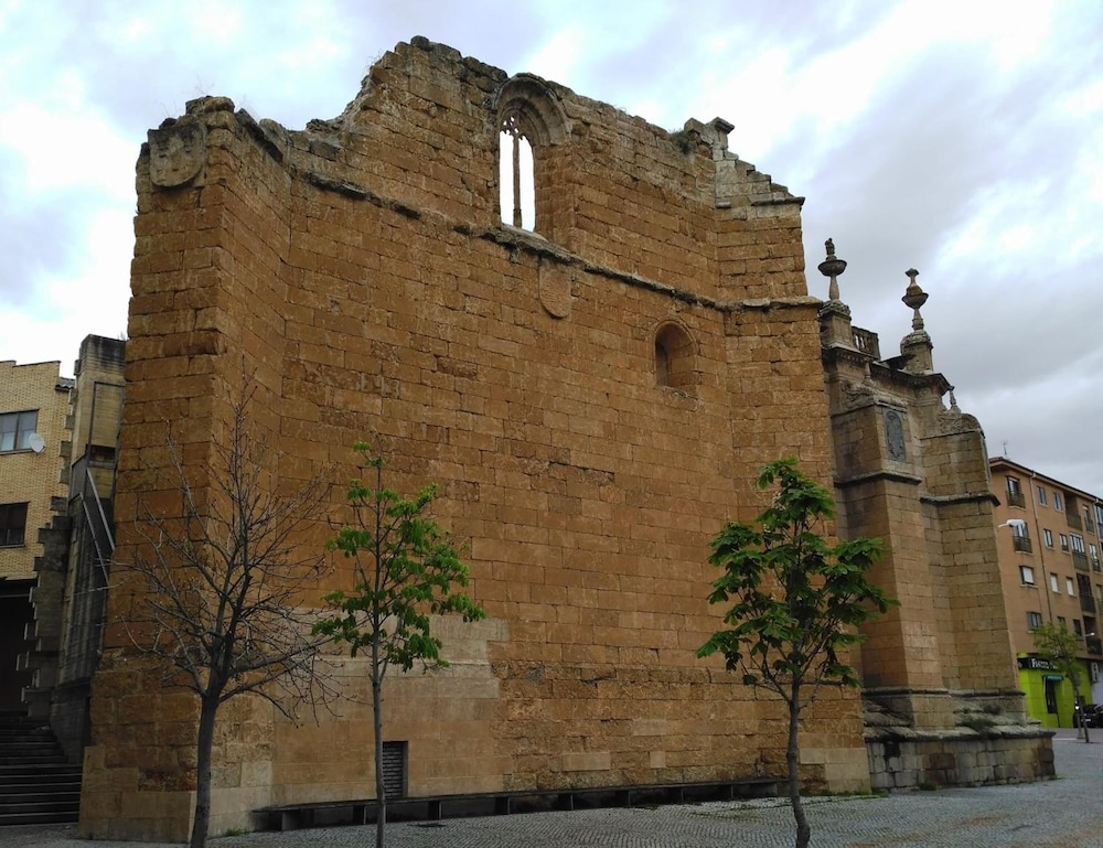 hotel puerta ciudad rodrigo