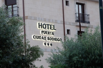 hotel puerta ciudad rodrigo
