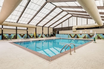 Holiday Inn St. Louis Arpt West-Earth City By Ihg,Near Hollywood Casino Amphitheatre,4 star