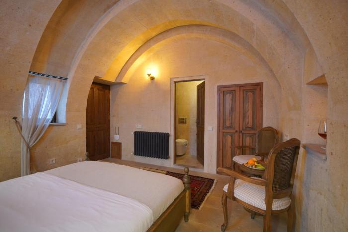 maya cave hotel