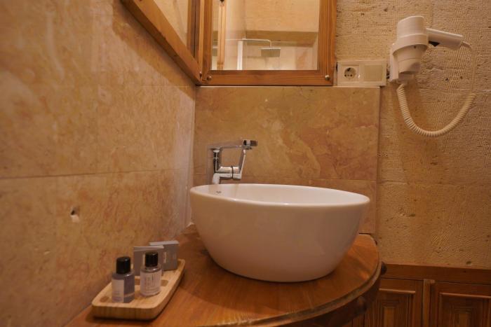 maya cave hotel