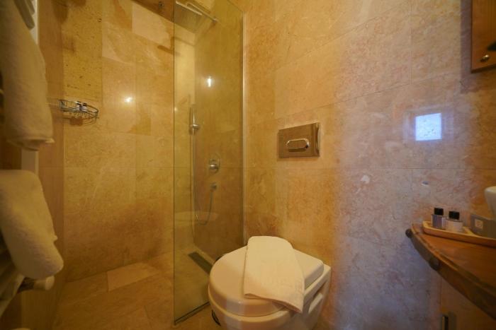 maya cave hotel