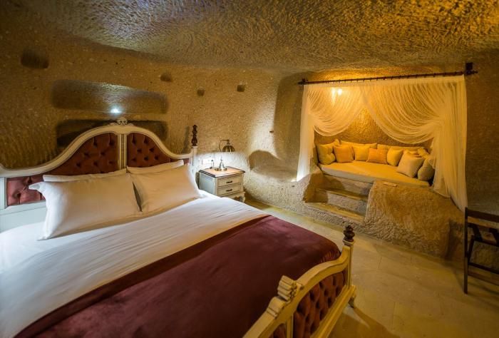 maya cave hotel