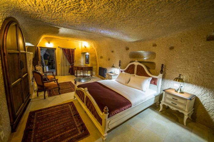 maya cave hotel
