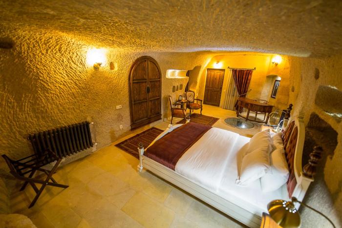 maya cave hotel