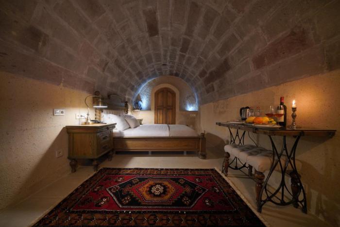 maya cave hotel